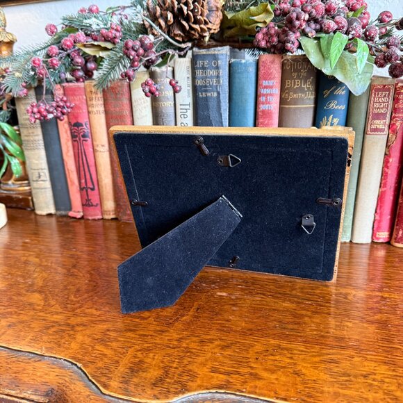 Vintage Gold Butterfly Frame with Angels - Picture 8 of 9